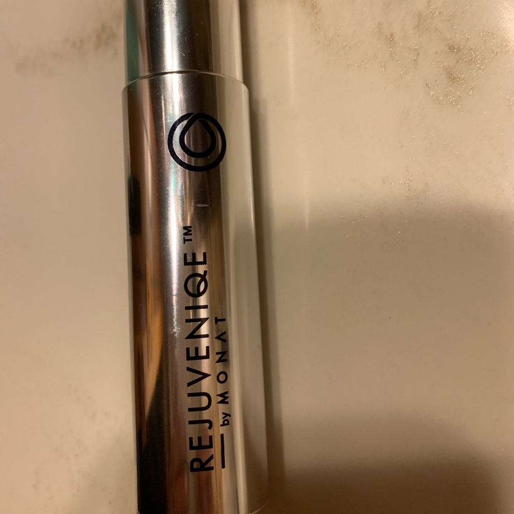 Monat Rejuvenique oil